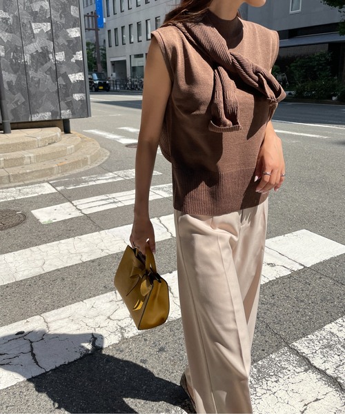 StyleSea(スタイルシー)の「深Vネックリブニット&ノースリーブニット セット(ニット/セーター・レディース・ブラック/グレー/モカ・FREE)」の8枚目の写真