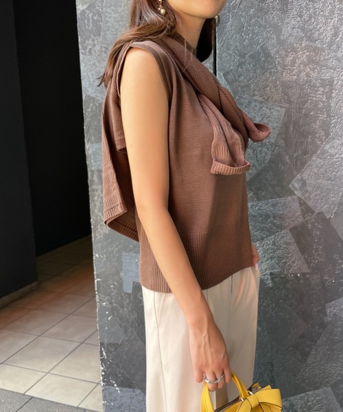 StyleSea(スタイルシー)の「深Vネックリブニット&ノースリーブニット セット(ニット/セーター・レディース・ブラック/グレー/モカ・FREE)」の9枚目の写真