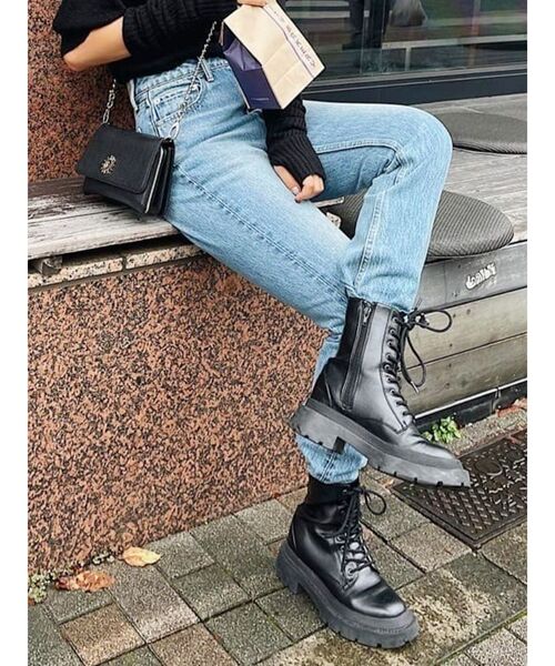 EVRIS（エヴリス）の「シンプルストレートデニムパンツ（デニムパンツ・レディース・ライトブルー/インディゴブルー・SMALL/MEDIUM）」の2枚目の写真