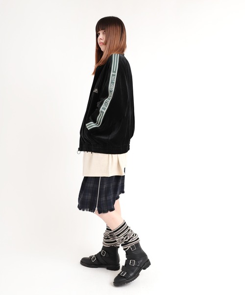 RNA(アールエヌエー)の「J2038 ベロアZIP-UP(ジャージ・レディース・ブラック/パープル/ブルー・MEDIUM)」の20枚目の写真