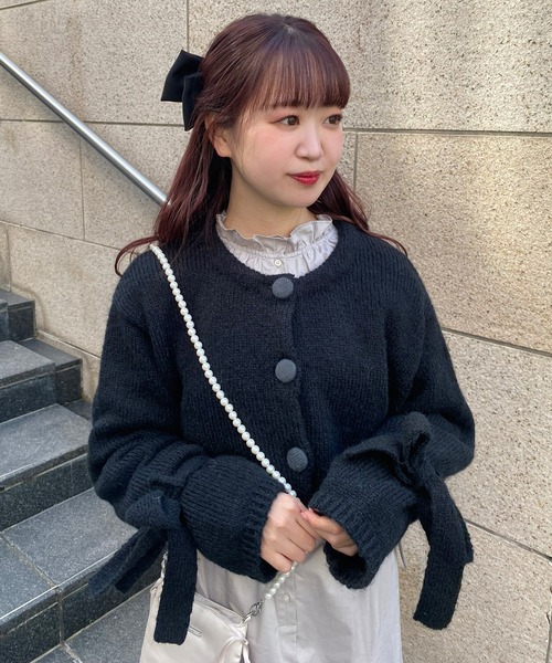 one after another NICE CLAUP(ワンアフターアナザーナイスクラップ)の「【スタッフ考案アイテム】配色ボタンリボンカーディガン(カーディガン/ボレロ・レディース・ブラック/ピンク/アイボリー・FREE)」の3枚目の写真