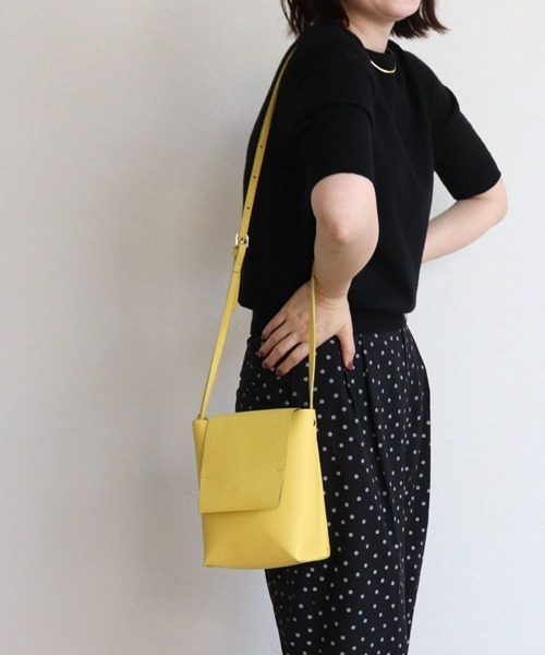 T・S・L（ティーエスエル）の「一枚合皮ミニショルダーバッグ（ショルダーバッグ・レディース・ミント/チャコールグレー/レモンイエロー/アイボリー・FREE）」の4枚目の写真