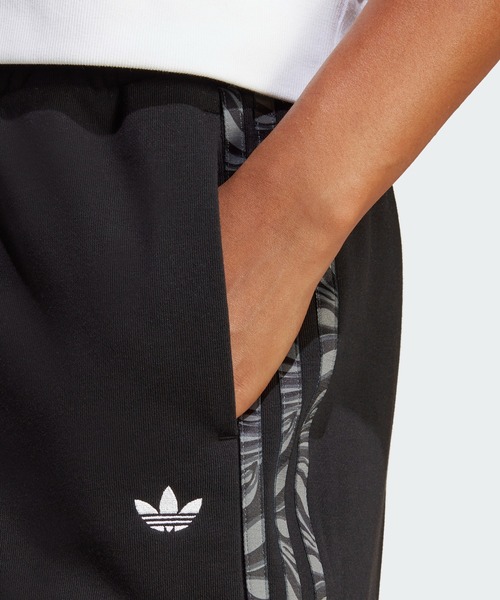 adidas（アディダス）の「アブストラクト アニマルプリント