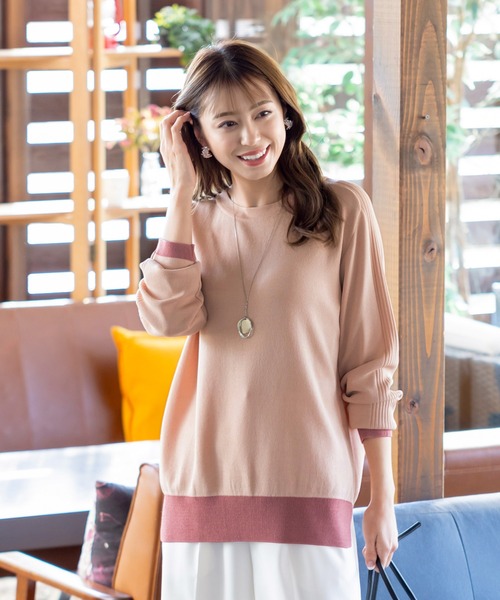 Tiaclasse(ティアクラッセ)の「【新色追加・洗える】配色スリットニット(ニット/セーター・レディース・ネイビー/ピンク/オフホワイト/サックスブルー/グレイッシュベージュ・XL/XXL)」の20枚目の写真