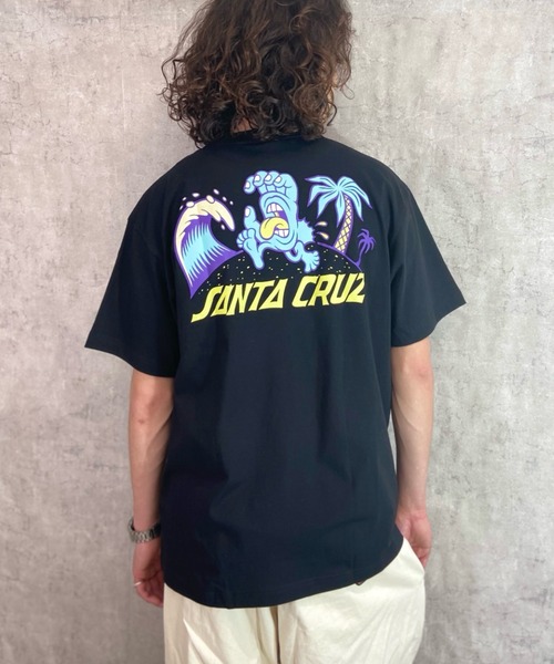SANTA CRUZ(サンタクルーズ)の「【ムラサキスポーツ別注】SANTACRUZ/サンタクルーズ オーバーサイズ バックプリントTシャツ/クルーネックTee BEACH BUM HAND S/S TEE 502231411(Tシャツ/カットソー・メンズ・ブラック/ホワイト・XL/L/M)」の2枚目の写真