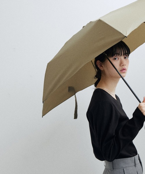 ADAM ET ROPE'（アダムエロペ）の「【サステナブル・晴雨兼用・男女兼用・U-DAY for ADAM ET ROPE'】[ADMERP] UMBRELLA53 with tote / 折りたたみ傘（折りたたみ傘・レディース・キナリ/カーキ/グレー・FREE）」の3枚目の写真