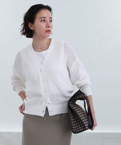 INDIVI(インディヴィ)の「◆【洗える】コットンメッシュ編みカーディガン(カーディガン/ボレロ・レディース・ライトグリーン/ブラック/オフホワイト・19/34/05/13/15 /38)」の2枚目の写真