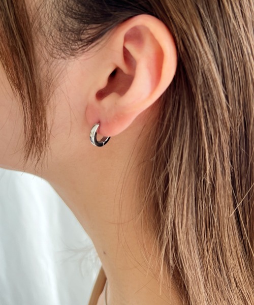 iso(イソ)の「金属アレルギー対応/ワンタッチフープピアス/サージカルステンレス(ピアス(両耳用)・レディース・ゴールド/シルバー・FREE)」の5枚目の写真