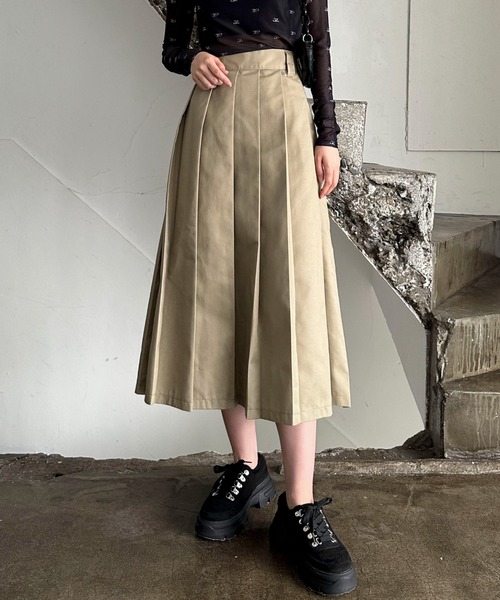 EPIMI E'PIMMY（エピミエピミー）の「ツイルミディプリーツスカート（スカート・レディース・ブルー/ブラック/カーキ/ベージュ・MEDIUM）」の3枚目の写真