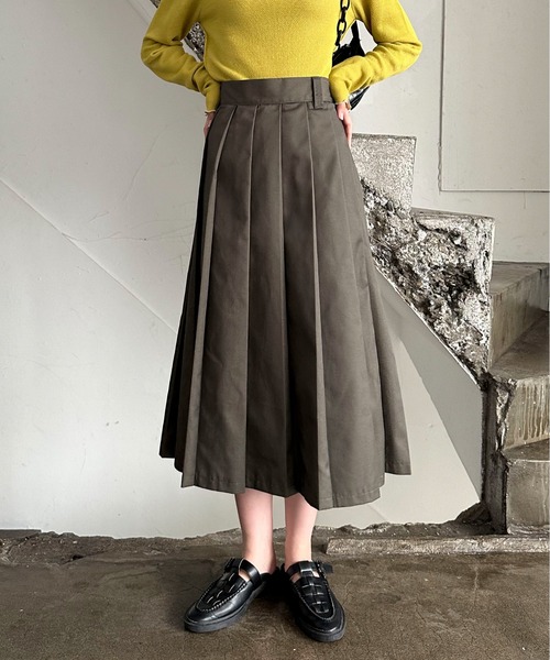 EPIMI E'PIMMY（エピミエピミー）の「ツイルミディプリーツスカート（スカート・レディース・ブルー/ブラック/カーキ/ベージュ・MEDIUM）」の4枚目の写真