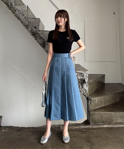 EPIMI E'PIMMY（エピミエピミー）の「ツイルミディプリーツスカート（スカート・レディース・ブルー/ブラック/カーキ/ベージュ・MEDIUM）」の7枚目の写真