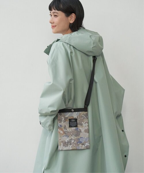 KiU(キウ)の「600Dサコッシュミニ(ショルダーバッグ・レディース・ブラック/グリーン系その他/オレンジ系/チャコールグレー/ベージュ系その他/オリーブ/その他1/ライトグリーン/ブラウン系/オフホワイト/グリーン系・FREE)」の1枚目の写真