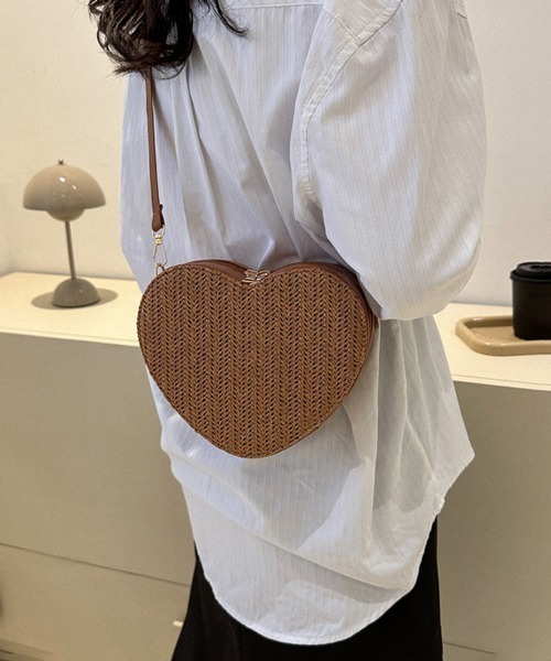 Pochi Pouch(ポチポーチ)の「Pochi Pouch/2way ミニ ハートデザイン わら編み ショルダーバッグ(ショルダーバッグ・レディース・ブラック/ホワイト/ブラウン/ベージュ・FREE)」の17枚目の写真
