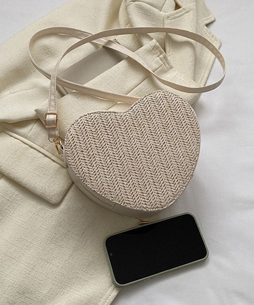 Pochi Pouch(ポチポーチ)の「Pochi Pouch/2way ミニ ハートデザイン わら編み ショルダーバッグ(ショルダーバッグ・レディース・ブラック/ホワイト/ブラウン/ベージュ・FREE)」の5枚目の写真
