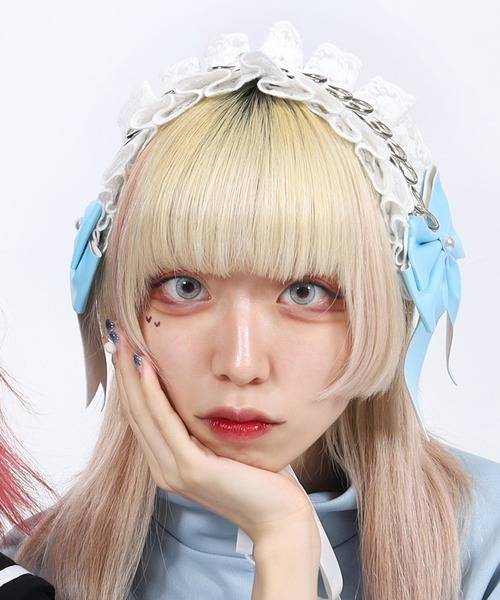 SPINNS（スピンズ）の「合皮リボンレースヘッドドレス（その他ヘアアクセサリー・レディース・ブラック/サックスブルー・ONESIZE）」の2枚目の写真