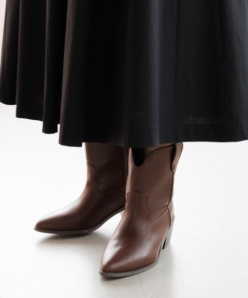 LAKOLE(ラコレ)の「ショートウエスタンブーツ / 969389(ブーツ・レディース・ブラック/ブラウン・MEDIUM/LARGE)」の2枚目の写真