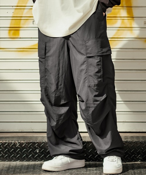 improves(インプローブス)の「【UAU】ナイロン タスラン ワイド カーゴパンツ(カーゴパンツ・メンズ・ブラック/グレイッシュベージュ/カーキ・MEDIUM/LARGE)」の4枚目の写真