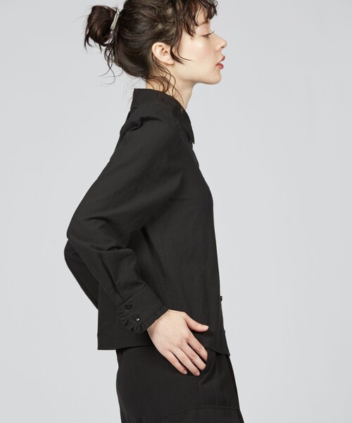 To b. by agnes b.(トゥービーバイアニエスベー)の「【Outlet】ロゴエンブカラーシャツ(シャツ/ブラウス・レディース・ブラック・36/40/38)」の9枚目の写真