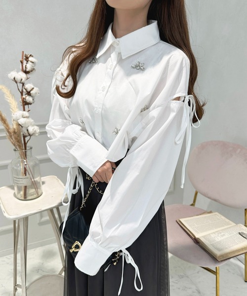 apres jour(アプレジュール)の「ビジューデザインシャツ【ZOZOTOWN限定アイテム】(シャツ/ブラウス・レディース・ブラック/オフホワイト/ライトグレー・X-LARGE/フリー)」の8枚目の写真