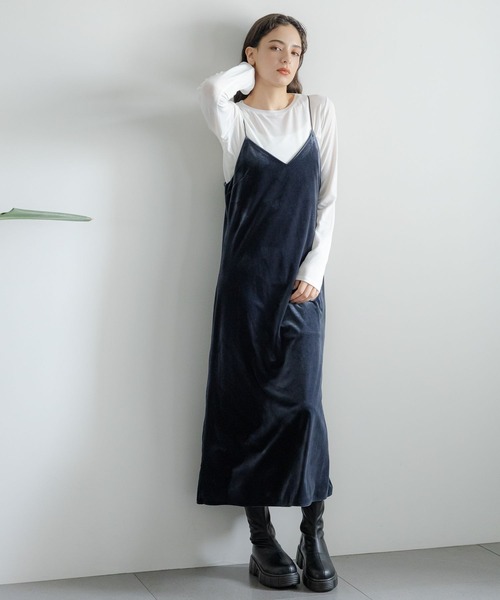 LAKOLE(ラコレ)の「ベロアキャミワンピース / 983321(ワンピース・レディース・ネイビー/ライトブルー/ライトベージュ・SMALL/MEDIUM)」の3枚目の写真
