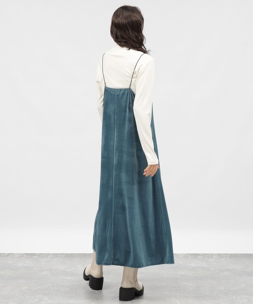LAKOLE(ラコレ)の「ベロアキャミワンピース / 983321(ワンピース・レディース・ネイビー/ライトブルー/ライトベージュ・SMALL/MEDIUM)」の4枚目の写真