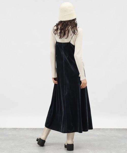 LAKOLE(ラコレ)の「ベロアキャミワンピース / 983321(ワンピース・レディース・ネイビー/ライトブルー/ライトベージュ・SMALL/MEDIUM)」の11枚目の写真