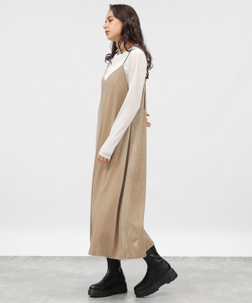LAKOLE(ラコレ)の「ベロアキャミワンピース / 983321(ワンピース・レディース・ネイビー/ライトブルー/ライトベージュ・SMALL/MEDIUM)」の8枚目の写真