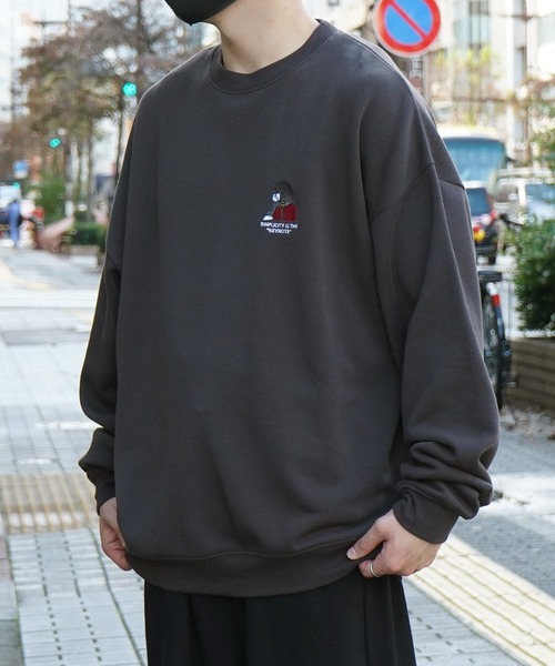 ILL'S（イルズ）の「ガールイラストワンポイント刺繍 ビッグシルエット 裏起毛プルオーバースウェット カットソー ユニセックス【ILL'S】（スウェット・メンズ・グリーン系その他2/ブルー系その他/ブラック系その他/グレー系その他/チャコールグレー/ミント/ホワイト系その他2/グレー系その他2/ホワイト系その他/杢グレー/グレー系2/ホワイト・XL/S/L/M）」の20枚目の写真