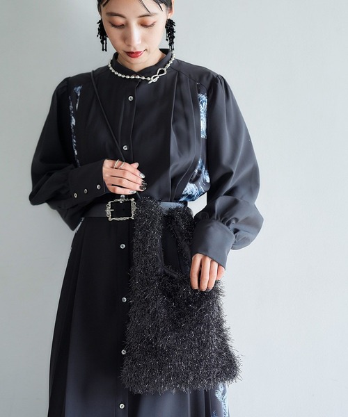 HARE(ハレ)の「ラメフリンジショッパーバッグ(HARE)(ショルダーバッグ・レディース・ガンメタ/ブラック・FREE)」の3枚目の写真