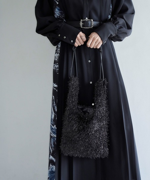 HARE(ハレ)の「ラメフリンジショッパーバッグ(HARE)(ショルダーバッグ・レディース・ガンメタ/ブラック・FREE)」の4枚目の写真