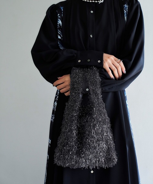 HARE(ハレ)の「ラメフリンジショッパーバッグ(HARE)(ショルダーバッグ・レディース・ガンメタ/ブラック・FREE)」の5枚目の写真