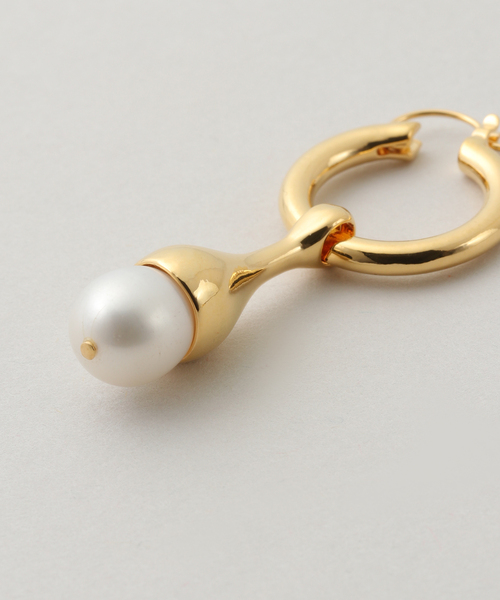SLOBE IENA（スローブイエナ）の「【LAPUIS/ラピュイ】Pearl Drop ピアス（ピアス（両耳用）・レディース・シルバー/ゴールド・FREE）」の5枚目の写真