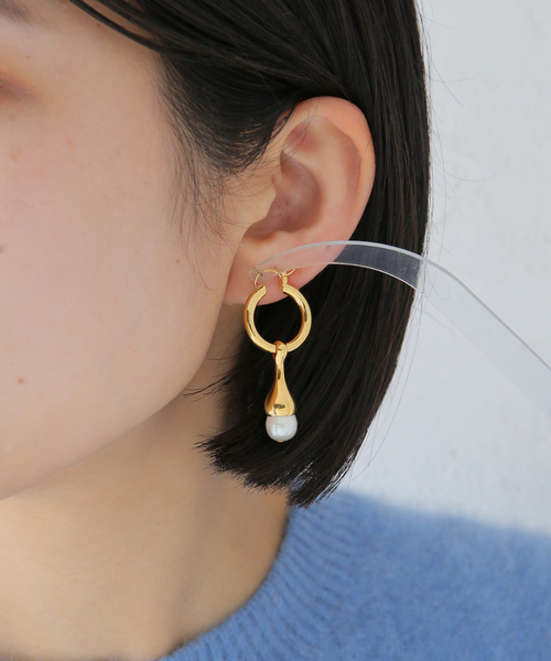 SLOBE IENA（スローブイエナ）の「【LAPUIS/ラピュイ】Pearl Drop ピアス（ピアス（両耳用）・レディース・シルバー/ゴールド・FREE）」の3枚目の写真