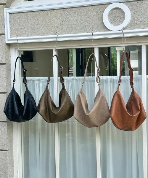 LAC-VERT(ラック・ヴェール)の「大容量フェイクレザーPUショルダーバッグ(ショルダーバッグ・レディース・カーキ/ブラック/ベージュ/キャメル・FREE)」の17枚目の写真