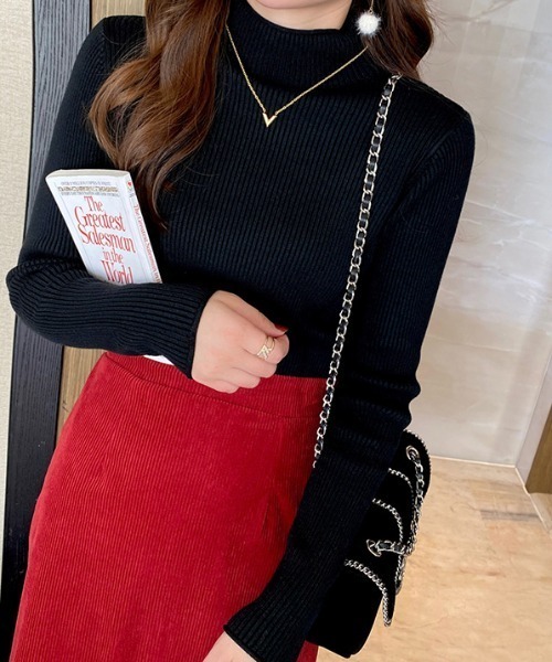 COCOMOMO(ココモモ)の「リブハイネックニット(ニット/セーター・レディース・カーキ/ブラック/ライトブラウン/グリーン/ホワイト/ダークブラウン/パープル/ブラウン/ピンク/ベージュ・FREE)」の11枚目の写真