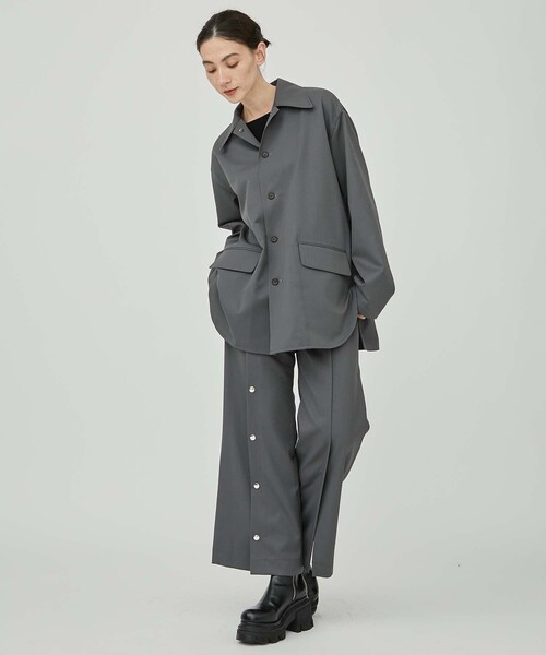 UJOH（ウジョー）の「【UJOH/ウジョー】《STUDIOUS別注》サコッシュ付きシャツジャケット（シャツ/ブラウス・レディース・ブラック/グレー・2）」の4枚目の写真