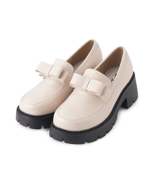 cs T&P（シーエスティーアンドピー）の「【抗菌・消臭】リボン付きローファーパンプス（パンプス・レディース・アイボリー/ブラック系8/ブラック系5・LL/S/M/L）」の4枚目の写真