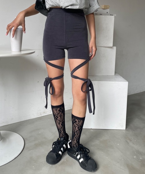 SHAGGIE(シャギー)の「クロスストラップリボンレギンスハーフパンツ(その他パンツ・レディース・チャコールグレー/ブラック・FREE)」の15枚目の写真