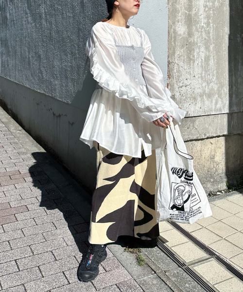 アルシーヴ archives ＜limited＞FRILLY BLOUSE×BUSTIER （OFWH） archives（アルシーヴ）の「〈limited〉FRILLY BLOUSE×BUSTIER