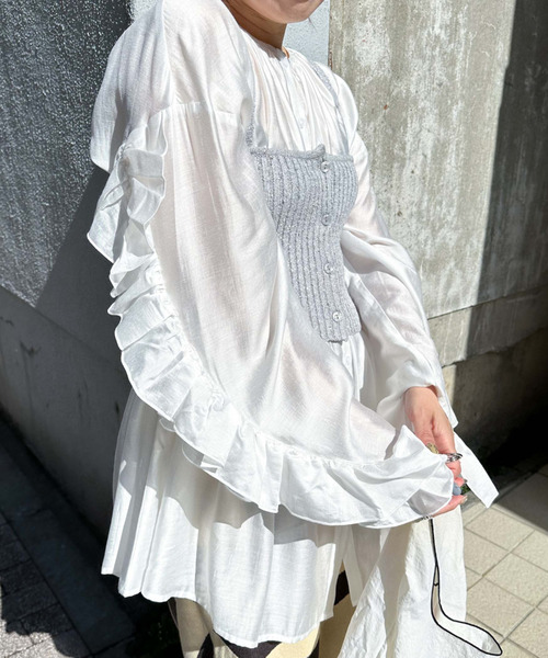 アルシーヴ archives ＜limited＞FRILLY BLOUSE×BUSTIER （OFWH） archives（アルシーヴ）の「〈limited〉FRILLY BLOUSE×BUSTIER