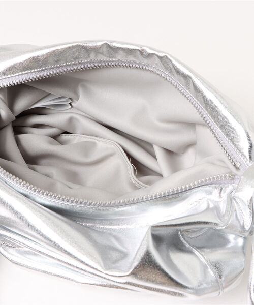 ANAP（アナップ）の「メタリックギャザーバッグ（ハンドバッグ・レディース・ゴールド/シルバー・FREE）」の4枚目の写真