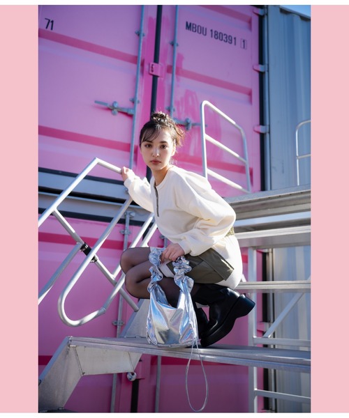 ANAP（アナップ）の「メタリックギャザーバッグ（ハンドバッグ・レディース・ゴールド/シルバー・FREE）」の6枚目の写真