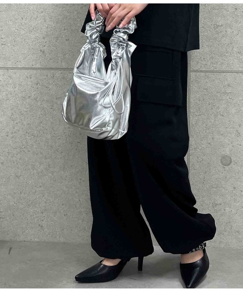 ANAP（アナップ）の「メタリックギャザーバッグ（ハンドバッグ・レディース・ゴールド/シルバー・FREE）」の13枚目の写真