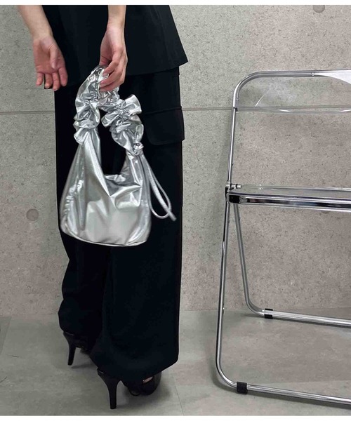 ANAP（アナップ）の「メタリックギャザーバッグ（ハンドバッグ・レディース・ゴールド/シルバー・FREE）」の16枚目の写真