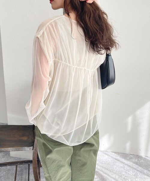 fredy emue（フレディエミュ）の「チュールシャーリングブラウス（シャツ/ブラウス・レディース・チャコールグレー/アイボリー・38）」の11枚目の写真