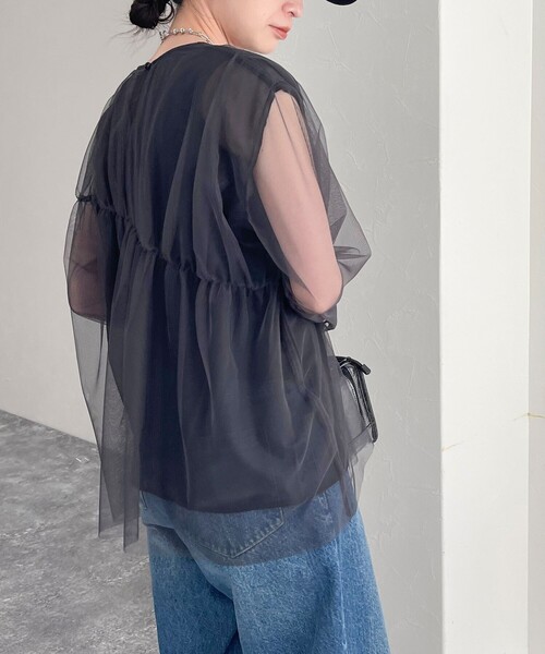 fredy emue（フレディエミュ）の「チュールシャーリングブラウス（シャツ/ブラウス・レディース・チャコールグレー/アイボリー・38）」の22枚目の写真