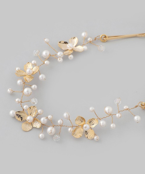 ANEMONE（アネモネ）の「メタルフラワー×パールバインヘッドドレス（カチューシャ・レディース・ゴールド・FREE）」の3枚目の写真