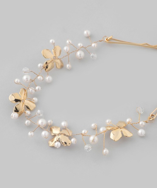 ANEMONE（アネモネ）の「メタルフラワー×パールバインヘッドドレス（カチューシャ・レディース・ゴールド・FREE）」の4枚目の写真