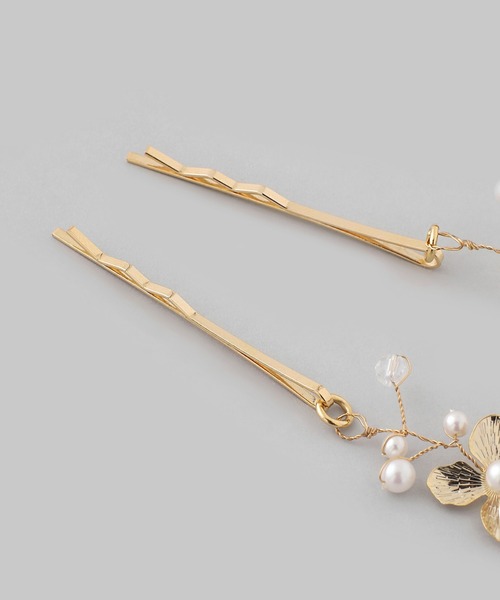 ANEMONE（アネモネ）の「メタルフラワー×パールバインヘッドドレス（カチューシャ・レディース・ゴールド・FREE）」の5枚目の写真