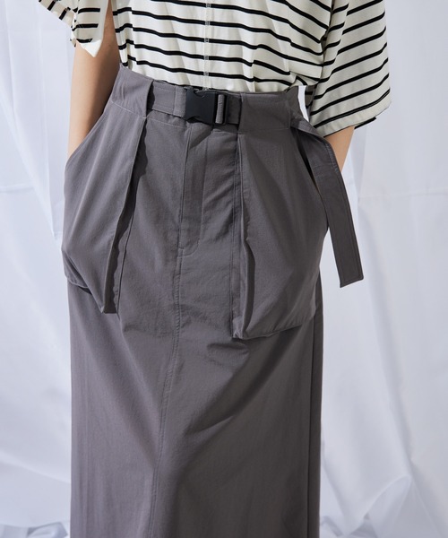 ear PAPILLONNER（イアパピヨネ）の「《バックスリット入り》ビッグポケットスカート【SUM1 STYLE】（スカート・レディース・ブラック/ライトグレー/カーキ・FREE）」の2枚目の写真